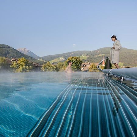 Hotel Fameli Olang 外观 照片
