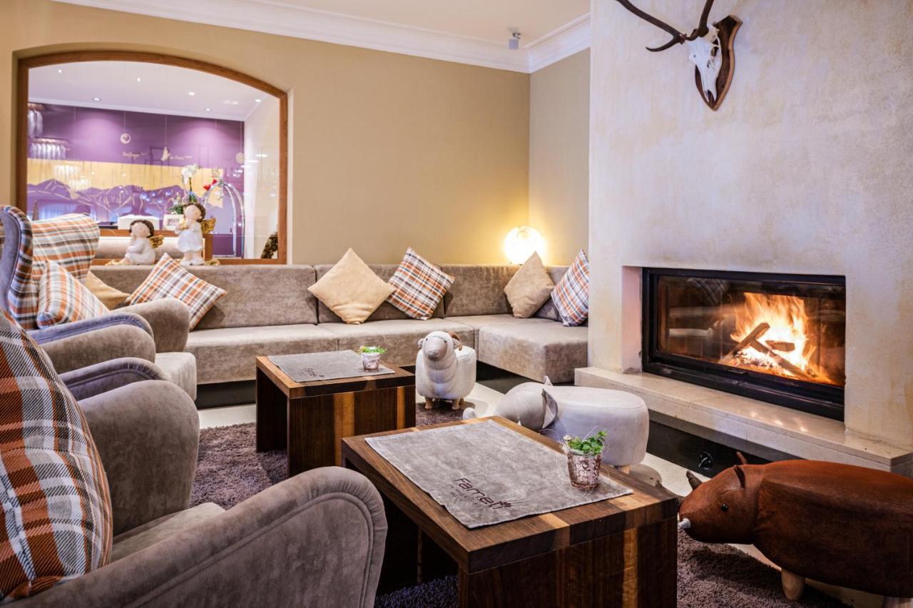 Hotel Fameli Olang 外观 照片