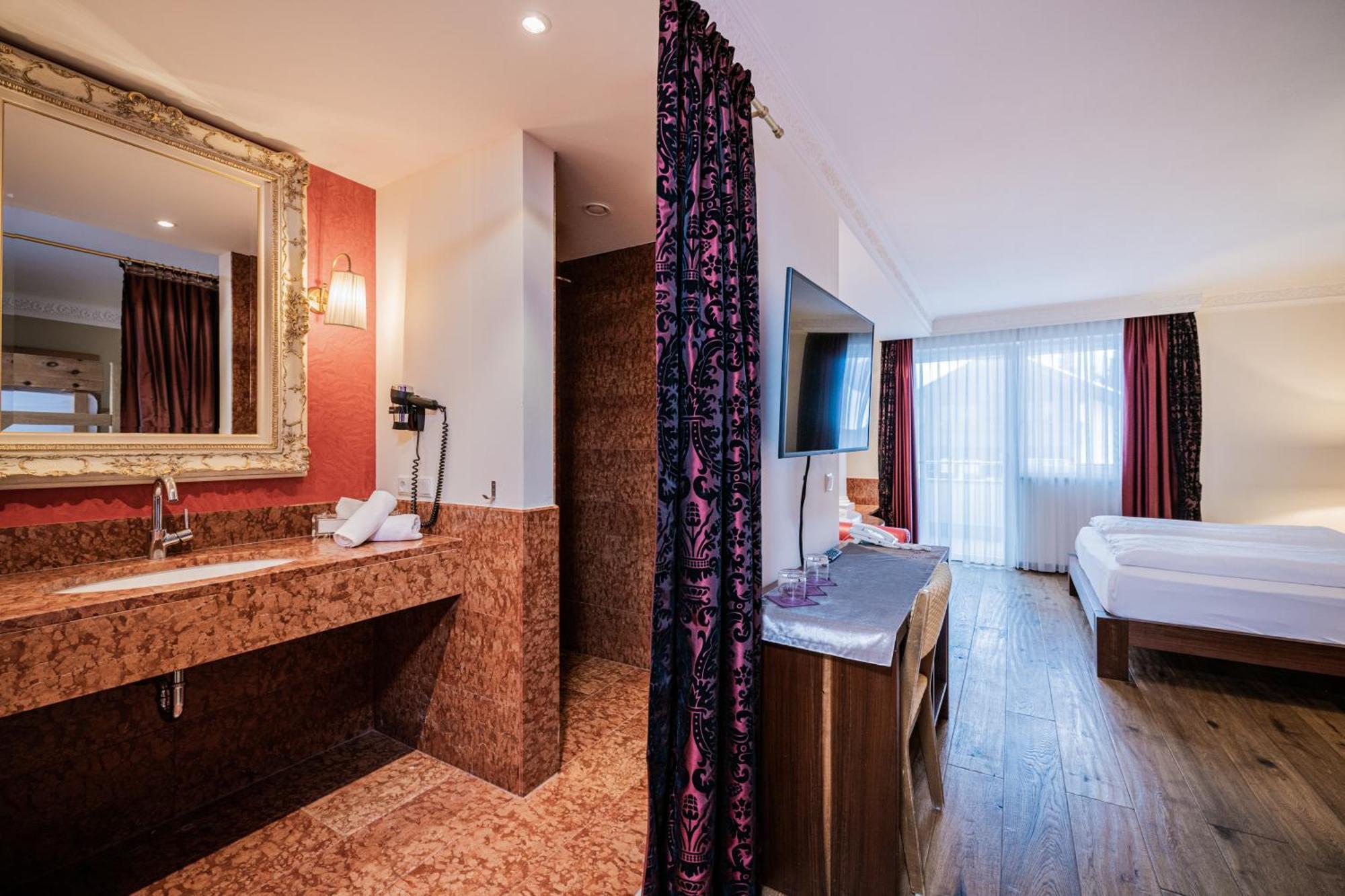 Hotel Fameli Olang 外观 照片