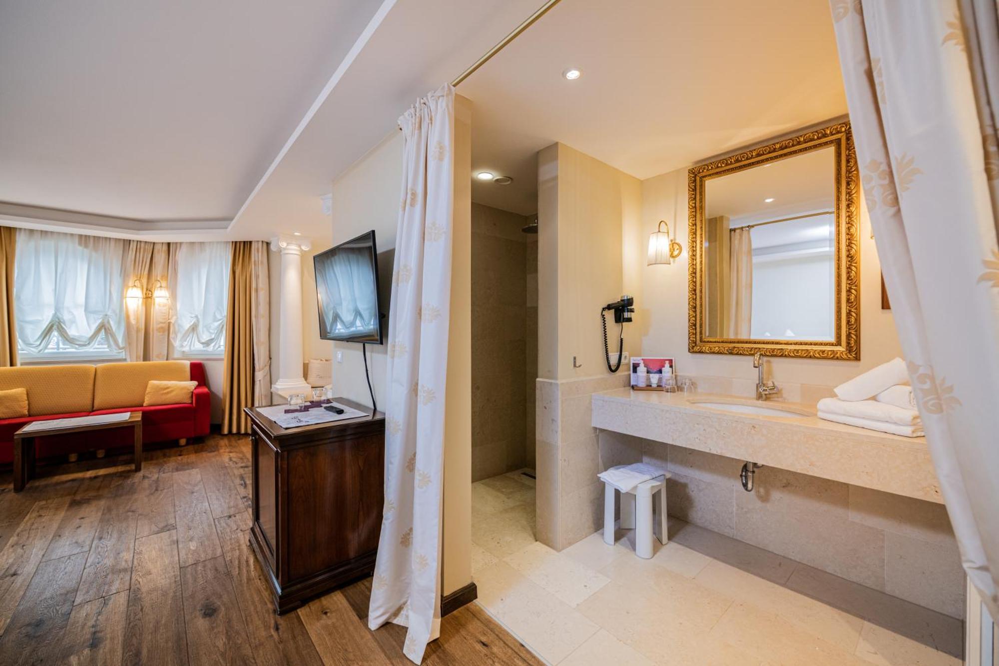 Hotel Fameli Olang 客房 照片